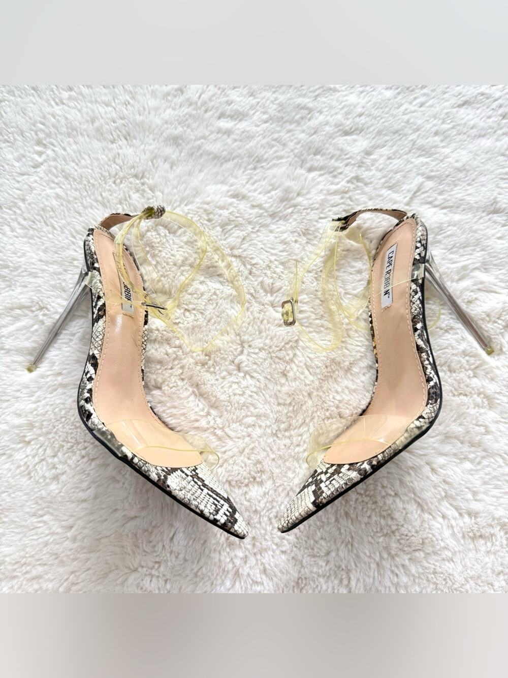 Cape Robbin women heel sandals size 6.5 US